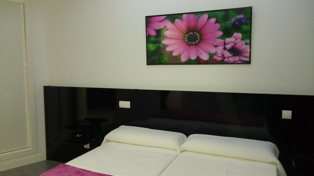 Hostal Buenos Aires Madryt Zewnętrze zdjęcie