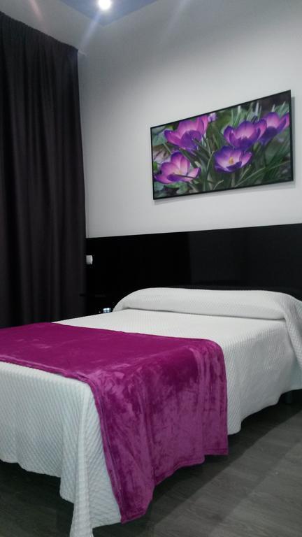 Hostal Buenos Aires Madryt Zewnętrze zdjęcie