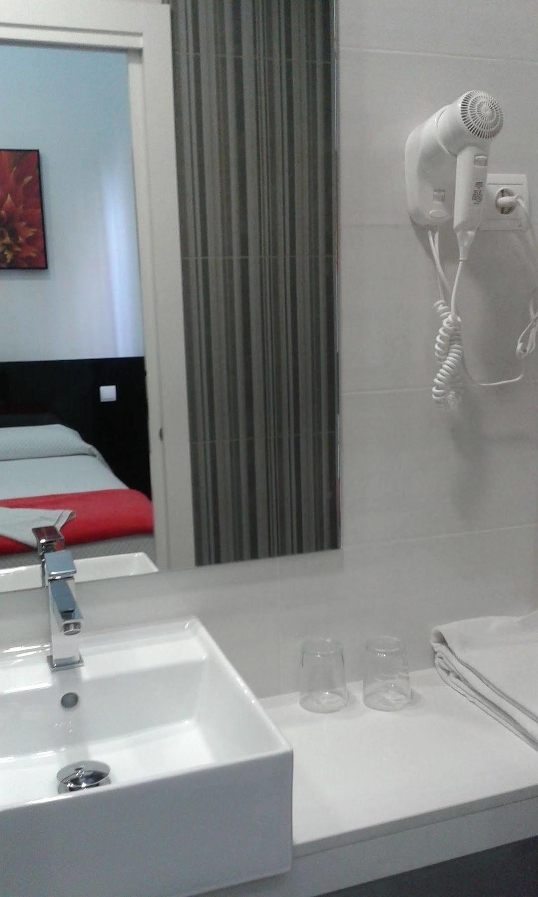 Hostal Buenos Aires Madryt Zewnętrze zdjęcie