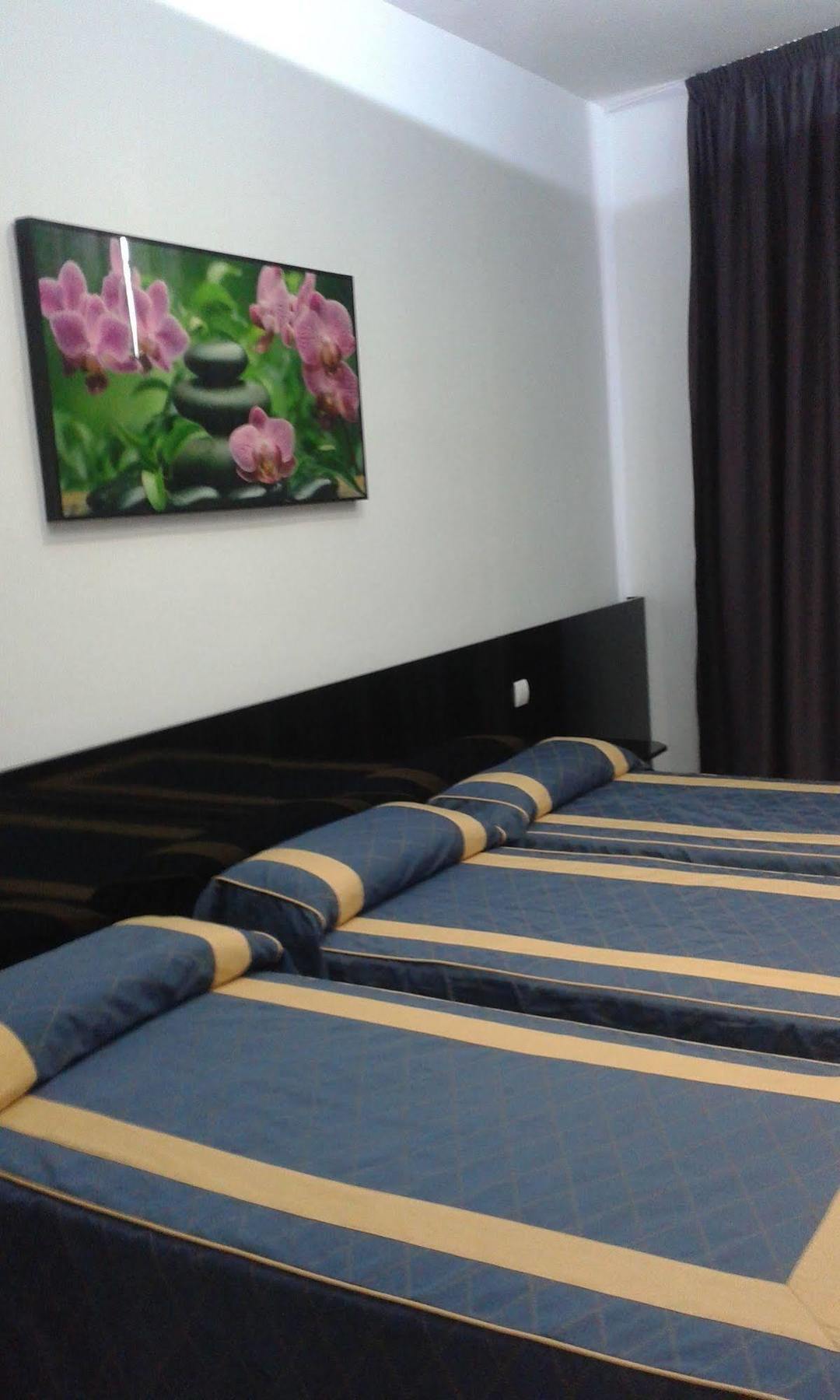 Hostal Buenos Aires Madryt Zewnętrze zdjęcie